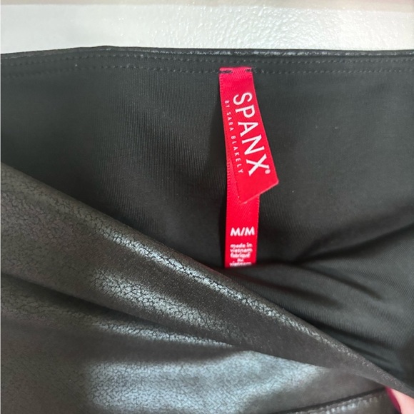 Spanx Black Faux Leather Leggings size Medium Contour Fit - Picture 3 of 4